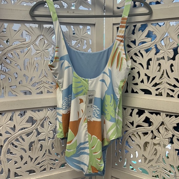 NWT Roxy wildflowers one piece. Size XL. Reversible swimsuit. - Picture 4 of 12